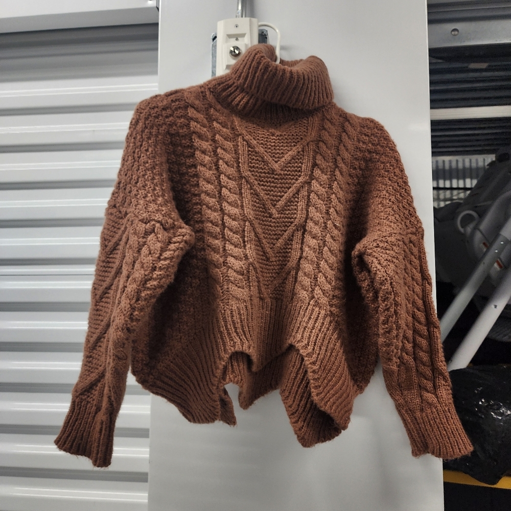 Cropped Sweater - Picture 1 of 3